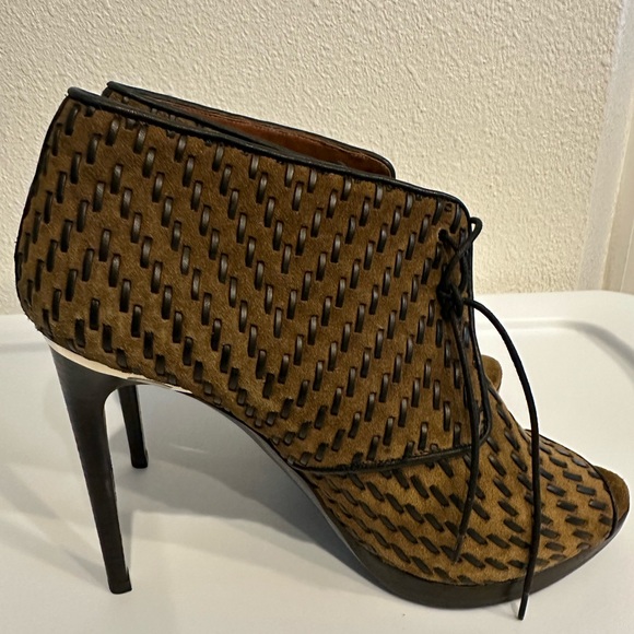 Burberry Brown suade bootie with leather weaving - Picture 4 of 11
